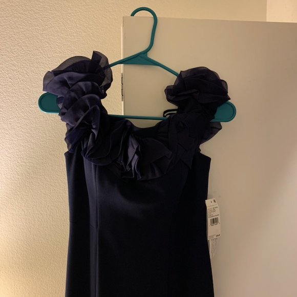 NWT Aidan Mattox Women's Ruffled Gown Dress - Size 4 - Picture 3 of 4